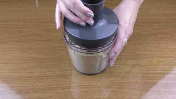 Pour faire un gâteau au fromage sans cuisson, broyez les biscuits