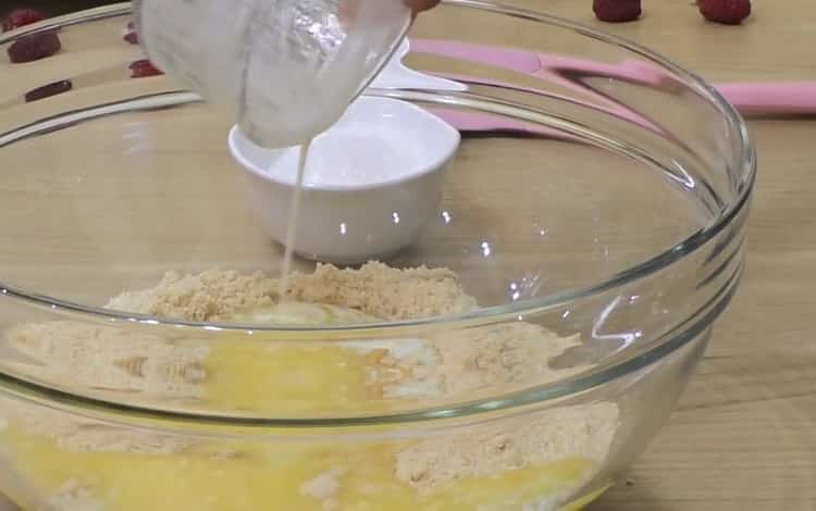 Blend the ingredients to make New York cheesecake.