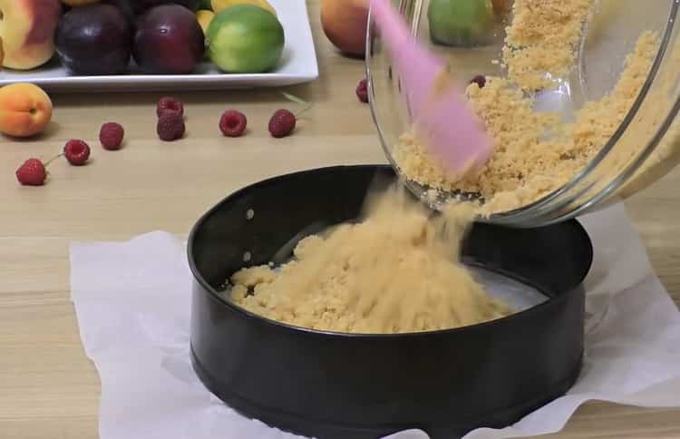 To prepare a New York cheesecake, lay the base in a mold