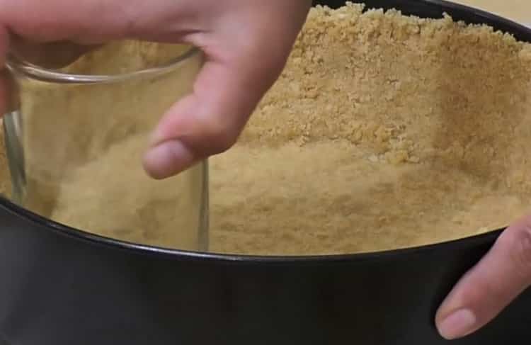 To make a New York cheesecake, tighten the mold