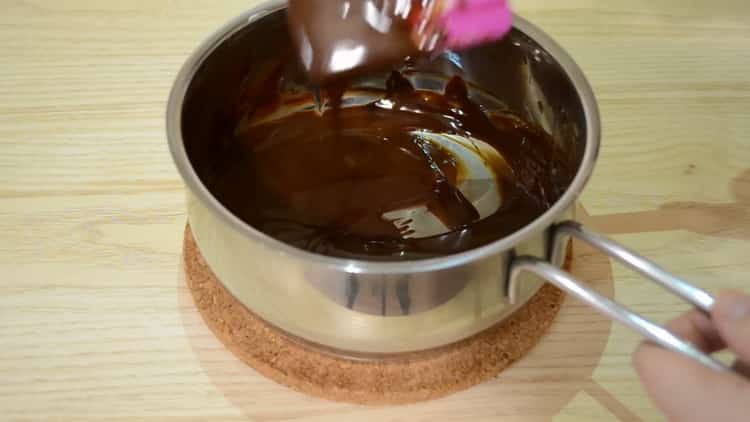 Para hacer muffins de chocolate y plátano, prepare la guinda