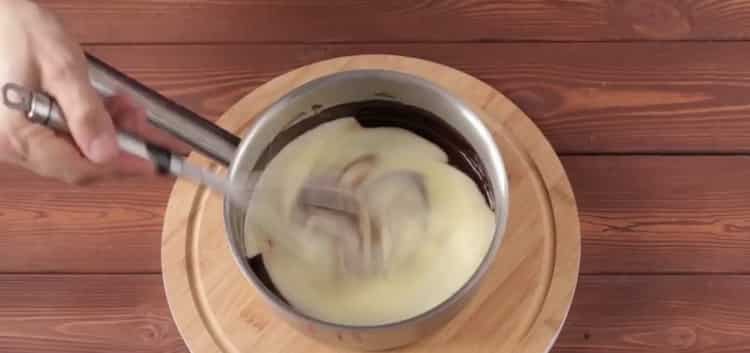 Kombiner ingredienserne for at lave chokolademuffins.