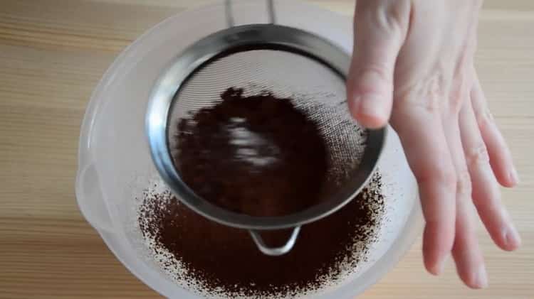 Cooking a chocolate muffin in the microwave