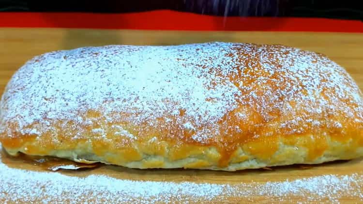 Very delicate and delicious puff pastry apple strudel