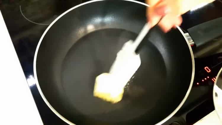 To make puff pastry strudel, heat the pan