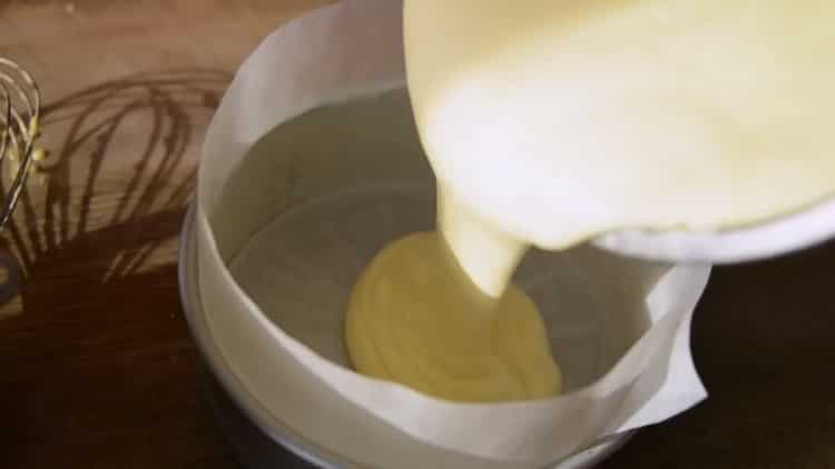 Pour faire un cheesecake japonais en coton, presser la pâte