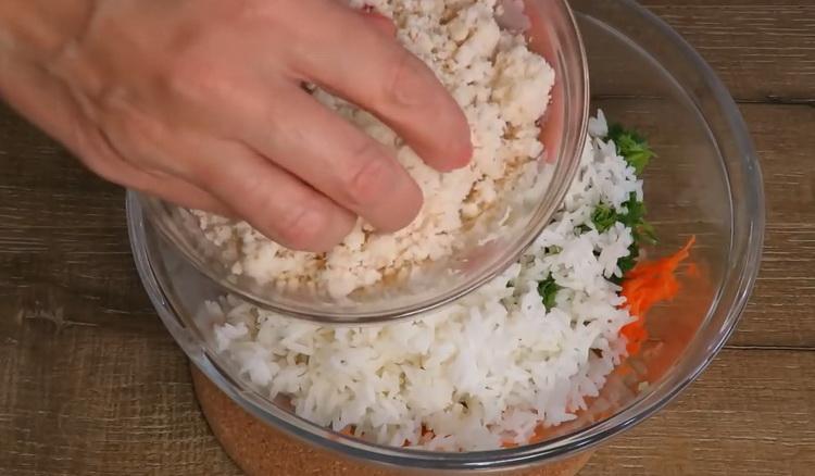 Da biste kuhali mesne okruglice, skuhajte rižu