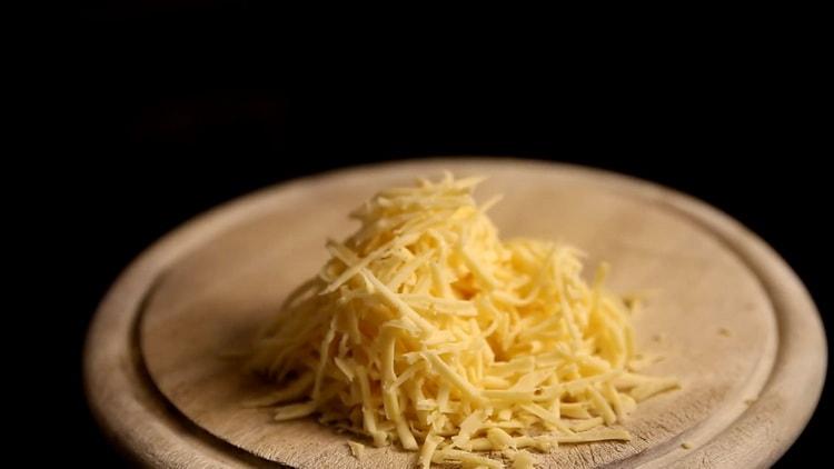 Nastrúhajte syr na polievku