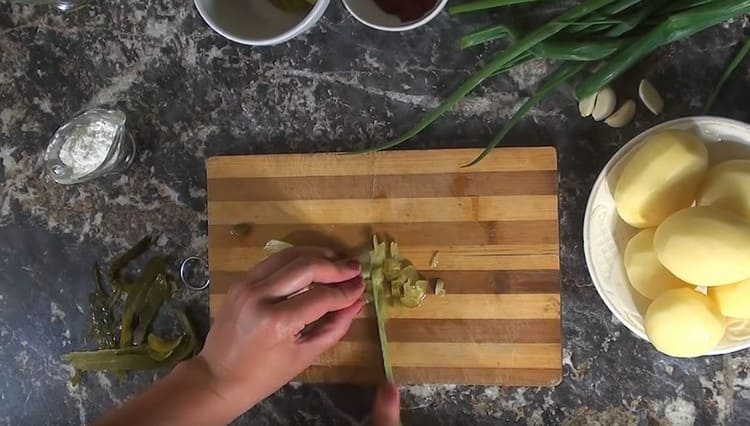 Cut the pickles into small pieces.