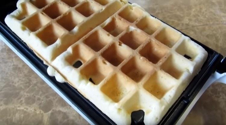 As you can see, Belgian waffles according to this recipe for an electric waffle iron are easy to prepare.
