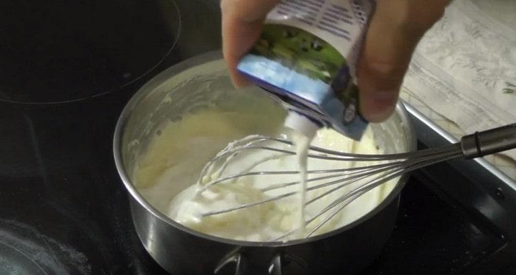 In an almost ready sauce, add cream and mix.