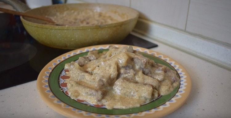 Classic beef stroganoff with sour cream according to this recipe is easy to prepare, as you see.