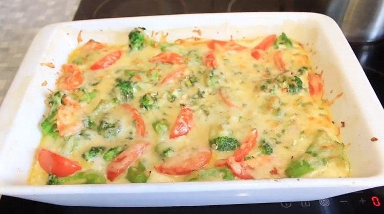 In the oven, broccoli casserole with cheese is cooked in just 25 minutes.