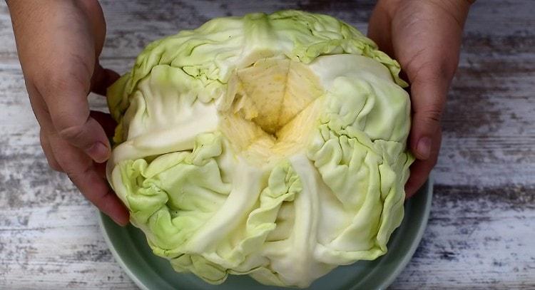 Cut cabbage from cabbage and send forks to the microwave.
