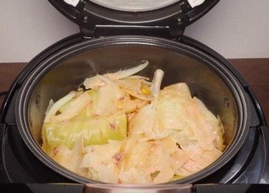 Kuhamo ukusne peciva od kupusa u usporenom kuhaču prema postupnom receptu sa fotografijom.