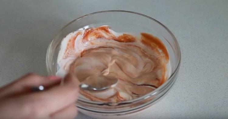 Mix tomato sauce with sour cream.