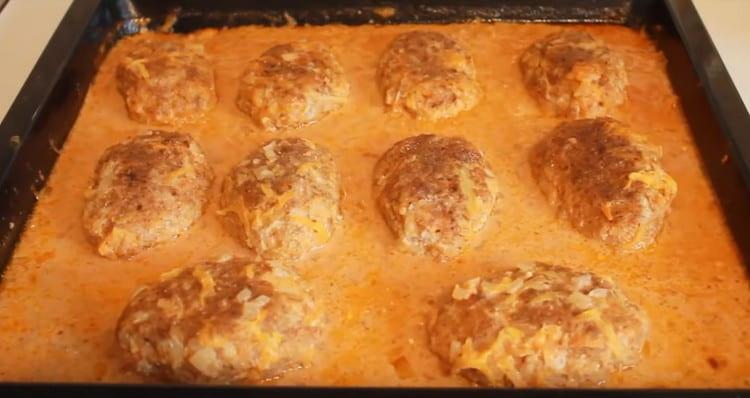 Lazy cabbage rolls in tomato and sour cream sauce, cooked in the oven, are tender and juicy.