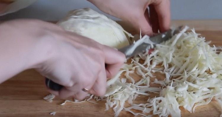 Shred the cabbage as finely as possible.