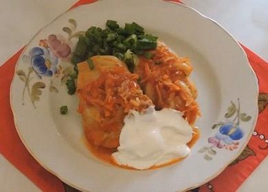 Cocinamos deliciosos rollos de repollo con carne y arroz de acuerdo con la receta con fotos paso a paso.