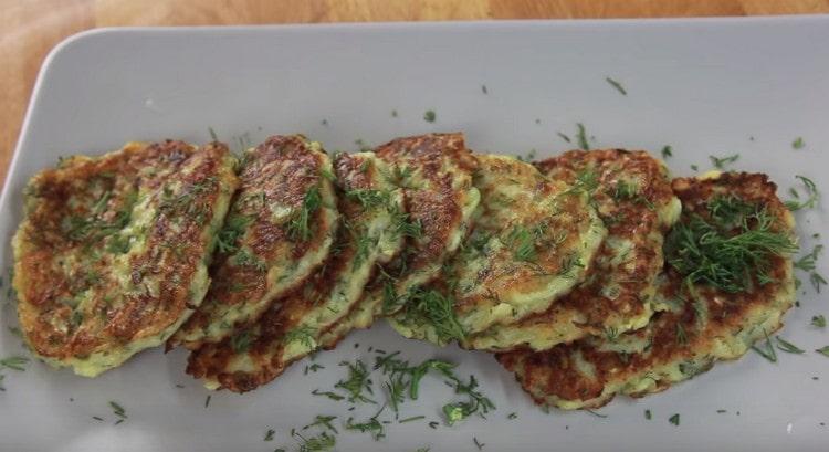 Sirva este plato con verduras, así como crema agria u otras salsas.