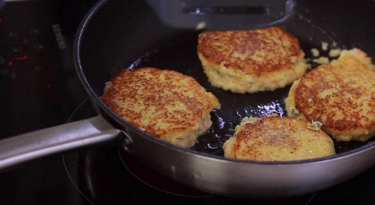 Fry potato pancakes with cheese on both sides.