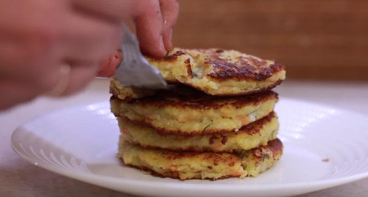 Les crêpes aux pommes de terre sont incroyablement délicieuses!