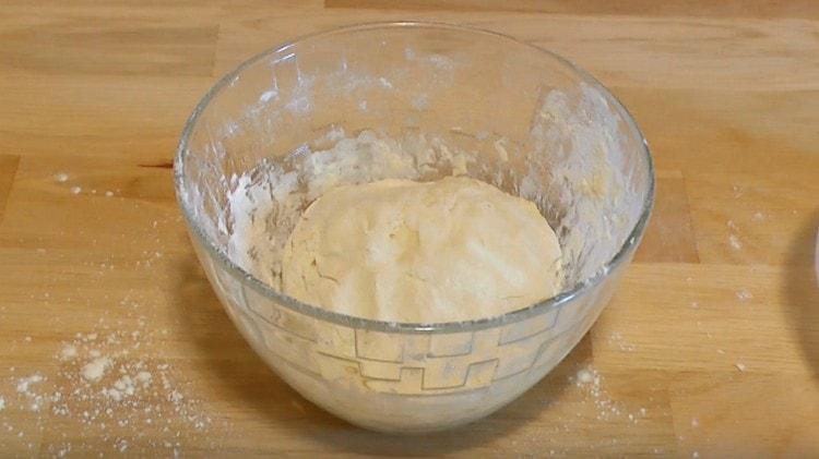 Leave the dough to rise for two hours.