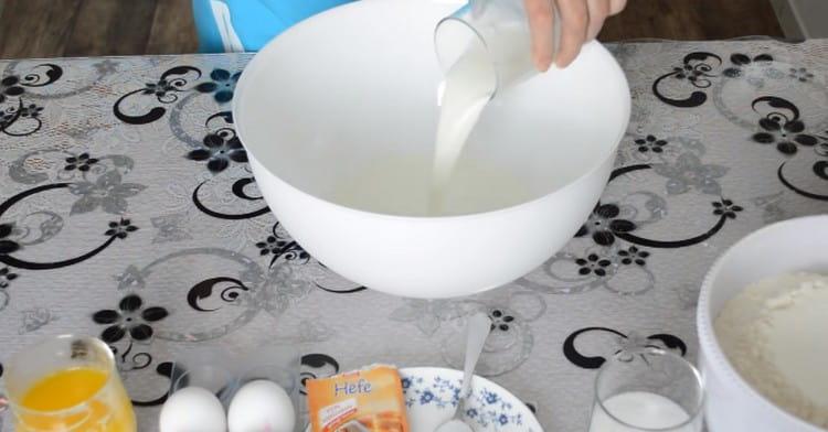 In a bowl, mix warm kefir and milk.