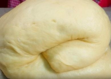 We prepare gentle yeast dough on sour cream according to a step-by-step recipe with a photo.