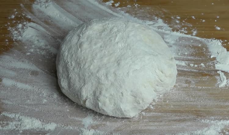 Après 3 heures, une pâte à base de levure préparée selon la recette avec de la levure sèche est prête à l'emploi.
