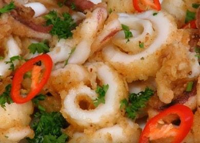 Nous cuisinons correctement des calamars frits: une recette détaillée étape par étape avec une photo.