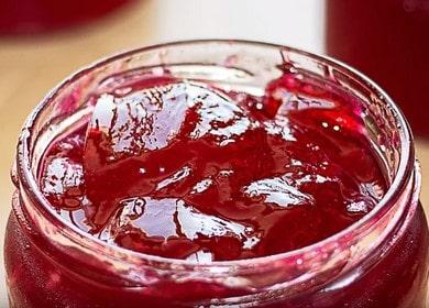 We prepare delicious redcurrant jelly according to a step-by-step recipe with a photo.