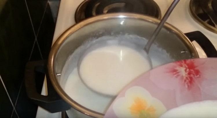 Como puede ver, no es nada difícil preparar gachas de sémola líquidas con leche de acuerdo con la receta con las proporciones correctas de productos.