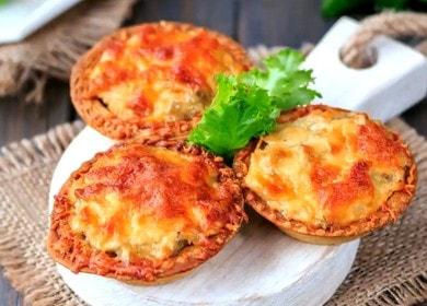 We cook delicious julienne in tartlets with mushrooms according to a step-by-step recipe with a photo.