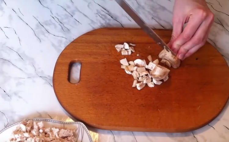 Finely chop the mushrooms.
