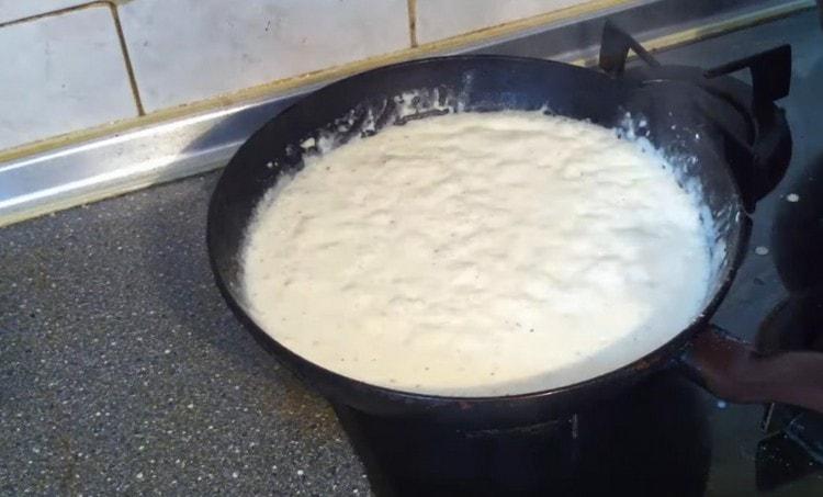 Bring the cream to a boil, but make sure that they do not exfoliate.