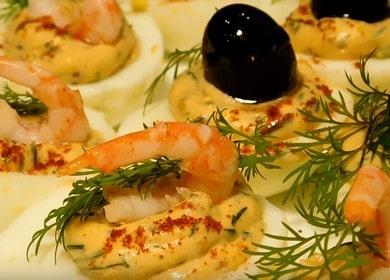 a beautiful festive appetizer with shrimp: we cook according to a step by step recipe with a photo.