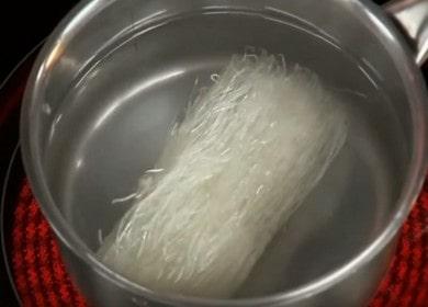 Comment faire cuire le vermicelle de verre funchose?