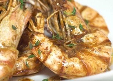 Comment faire frire les crevettes dans une casserole dans une coquille - très simple et savoureux?