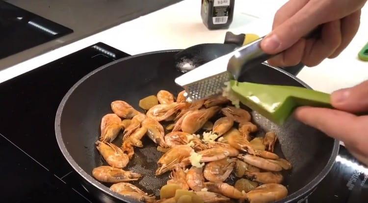 Squeeze the garlic into an almost ready dish.