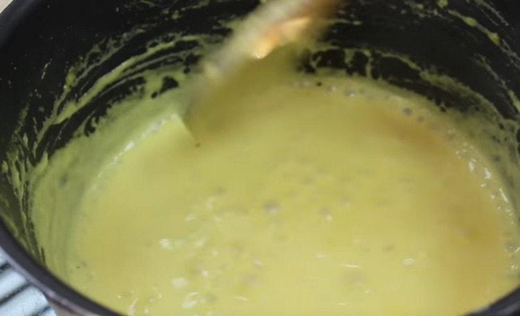 Add the parmesan to the sauce, mix and bring to a thickening.