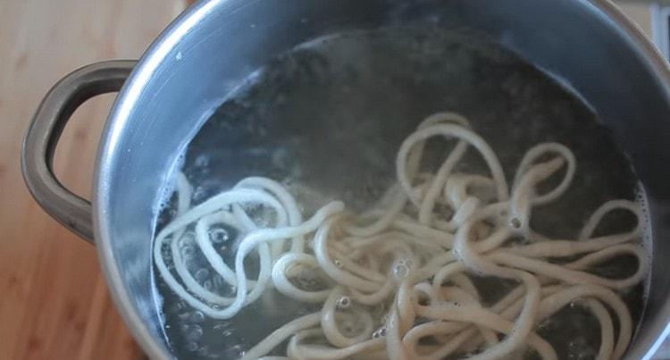 Stretched noodles should be immediately lowered into boiling water.