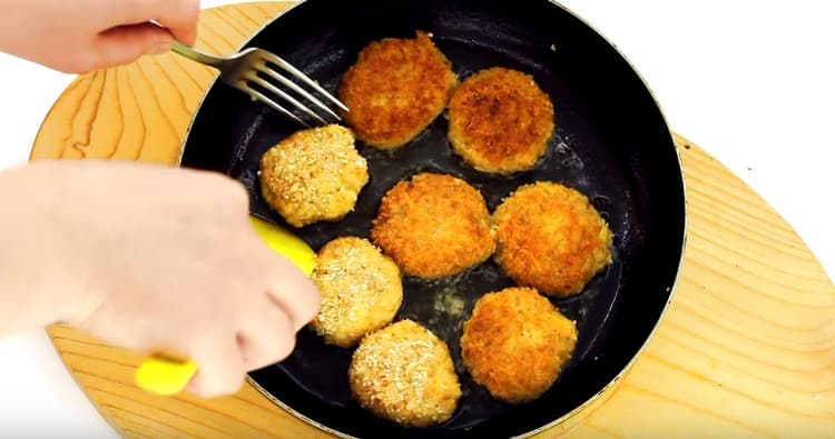 Fry the patties on both sides to a beautiful golden color.