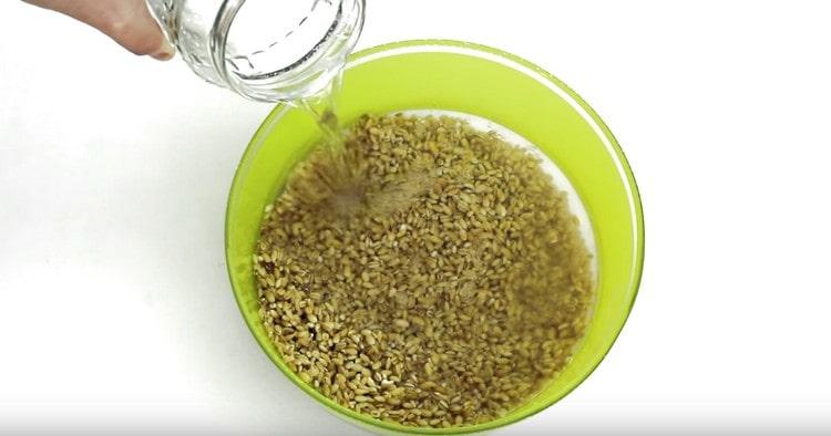pre-remullar l’ordi amb aigua perquè el cereal s’infli.