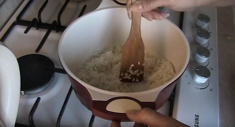 Put rice in a pan and fry for several minutes.