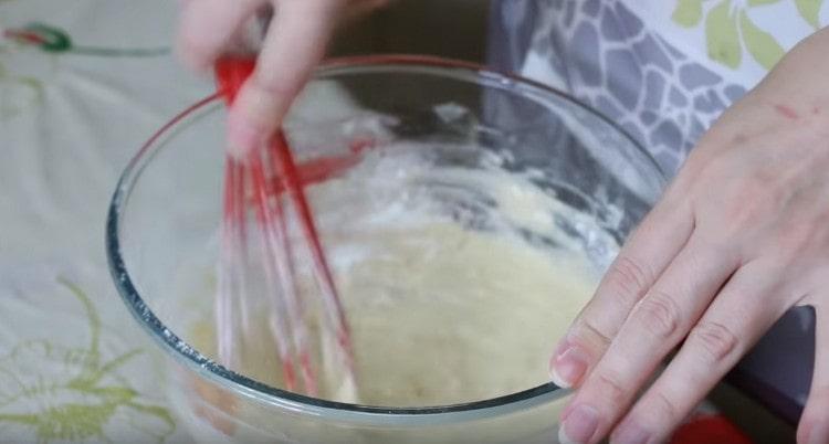 Par consistance, la pâte devrait ressembler à de la crème sure épaisse.