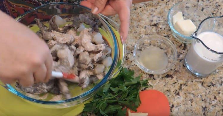 Add spices to the seafood and mix.