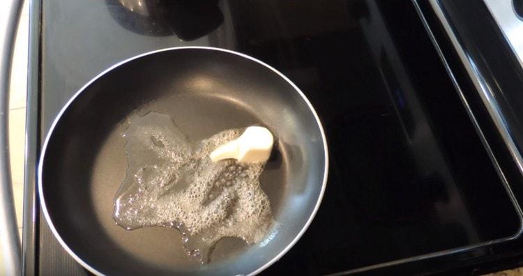 ajouter le beurre et l'huile d'olive dans la casserole.