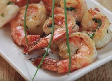 We prepare spicy fried shrimps with garlic according to a step by step recipe with a photo.