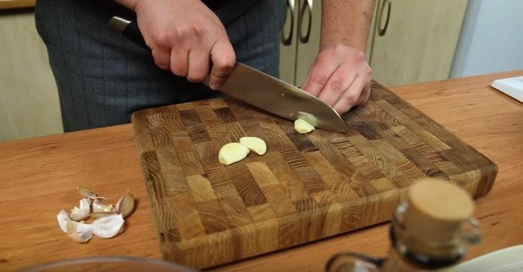 Finely chop the garlic.